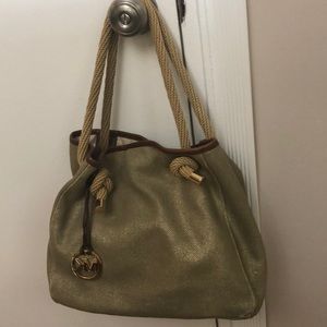 Use Michael Coors bag